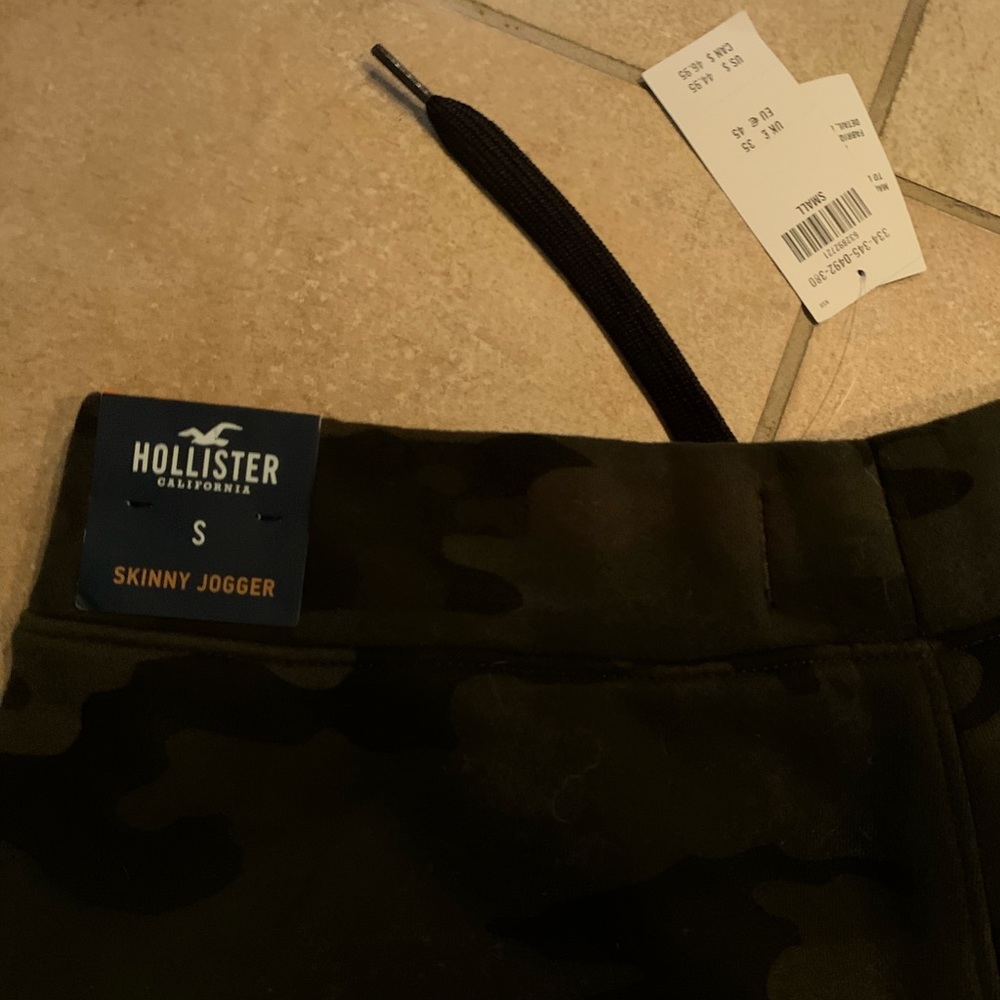 Hollister men’s skinny fleece camo joggers